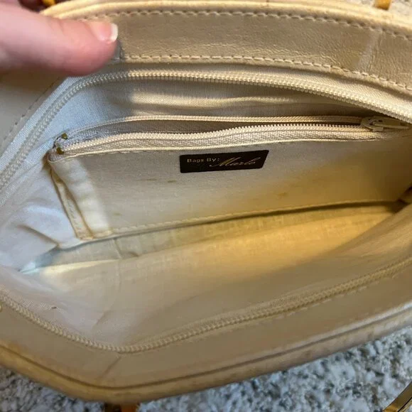 Gold & Metallic PURSE! - Picture 2 of 8